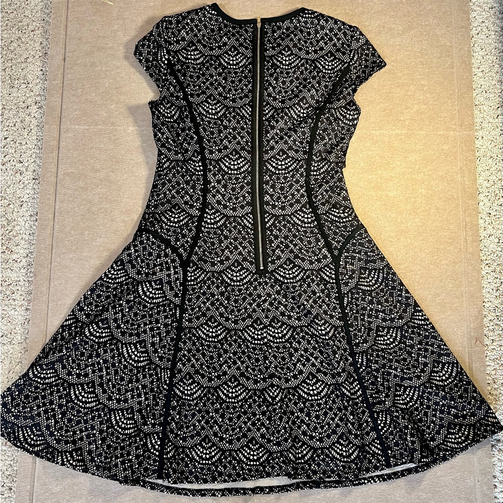 Maggy London Black and Cream Lace Midi Dress, size 12, like new - Picture 2 of 6